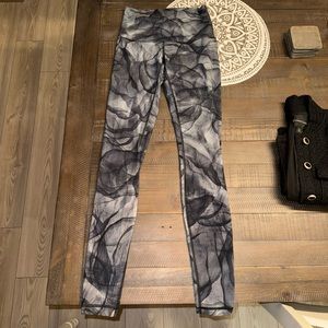 Black lululemon leggings size 6